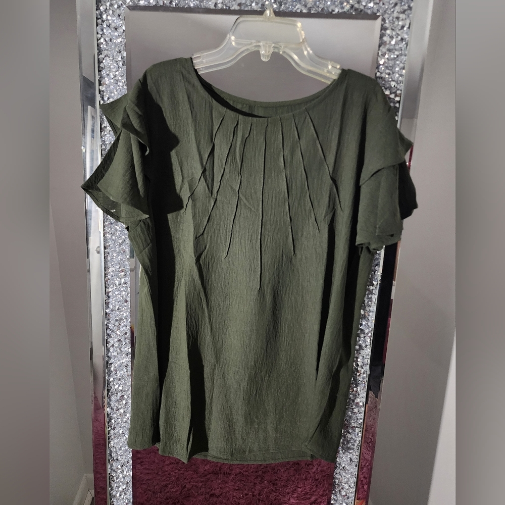 Elegant Black and Green Ruffle Sleeve Tops - Picture 9 of 11